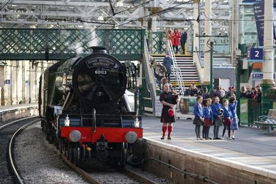 Flying Scotsman visits Edinburgh to mark 100th anniversary