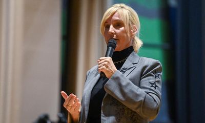 ‘Be vigilant, hold your ground’: Erin Brockovich rallies Ohio town after train disaster