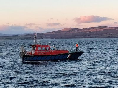Rescue operation resumes after tugboat sinks off the coast of Greenock