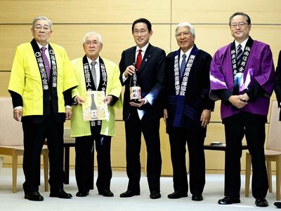 Kishida awarded title of Honorary Sommelier