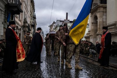 Ukraine: Zelenskyy seeks more sanctions, fighting grinds on