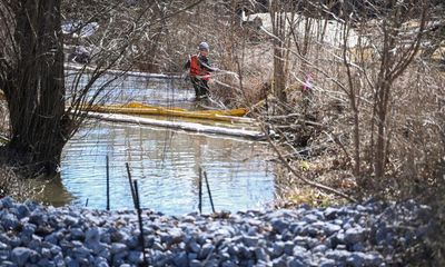 Ohio rail crash: toxic waste removal suspended amid contamination fears