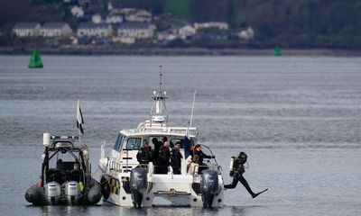 Police Scotland divers recover bodies of two men from Firth of Clyde