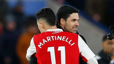 Premier League: Table-toppers Arsenal pip Leicester 1-0