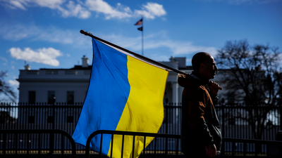 Watch: Ukrainians rally at Lincoln Memorial to mark one year anniversary of the war