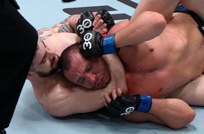 UFC Fight Night 220 results: Joe Solecki puts Carl Deaton to sleep with tight rear-naked choke