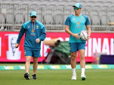 Handscomb praises resilience of Test captain Cummins