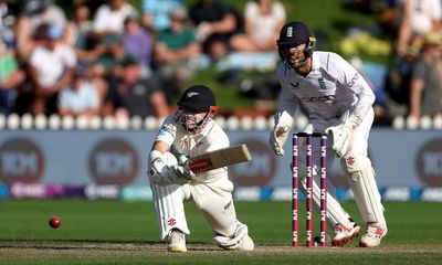 Latham and Conway lead fightback as New Zealand frustrate England attack