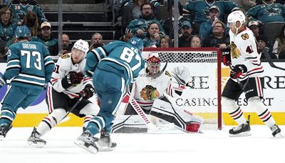 Blackhawks, even without Patrick Kane, beat Sharks for fifth straight win