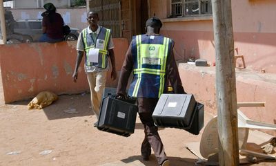 Nigerians face tense wait in presidential election vote count