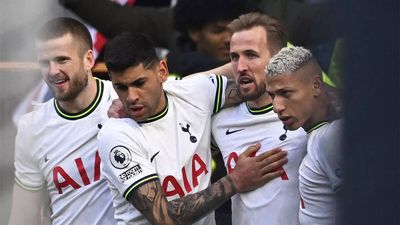 Oliver Skipp, Harry Kane keep Tottenham in hunt for top-four finish