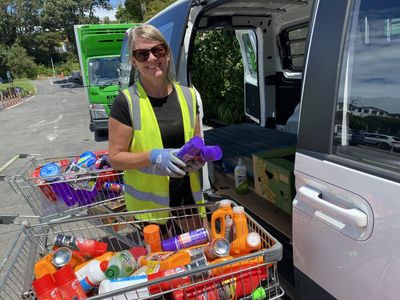 Rescuing flood food to feed the displaced