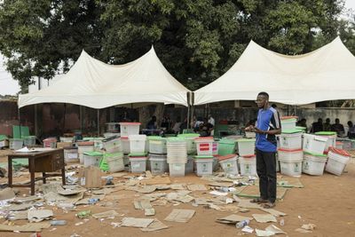 Nigeria gets early results from tight election race
