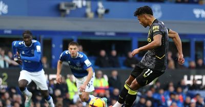 Peter Walton makes 'illusion' claim over Everton penalty as worrying stat emerges