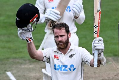 Determined Kane Williamson keeps England toiling away in the field