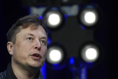 Musk says media racist to whites, Asians amid ‘Dilbert’ backlash