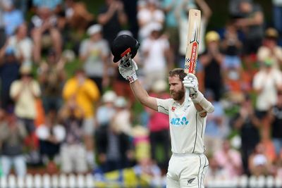 Williamson century sees New Zealand set England 258 to win second Test