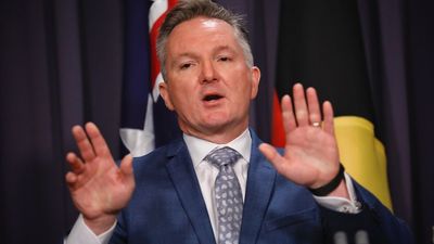Chris Bowen 'not proposing' federal funding to help with NT government promise to offset Beetaloo emissions