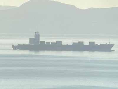 Huge ship – which is a quarter of a kilometre  in length – arrives on the Clyde
