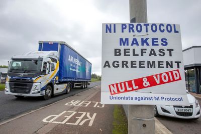 UK and EU eye deal over post-Brexit trade in N.Ireland