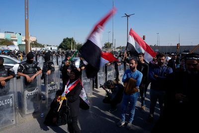 Hundreds protest new proposed election law in Baghdad