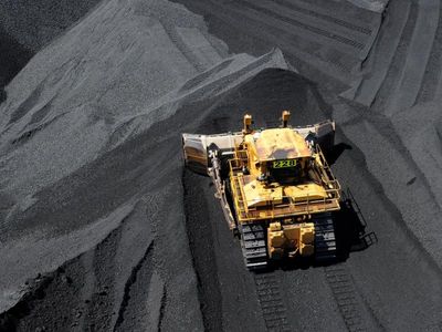 Push for new, bigger coal mines labelled 'climate bomb'