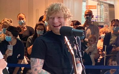 Ed Sheeran wows kids’ hospital with impromptu concert