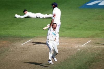 New Zealand beat England by one run in 'crazy' second Test