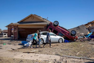 Northeast braces for heavy snow; winds shred Southern Plains