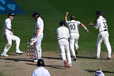 England go down by narrowest of margins as New Zealand draw series with victory
