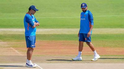 Rampaging India eye WTC final spot against down and out Australia