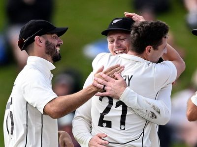New Zealand win astonishing Test by one run as England fall short