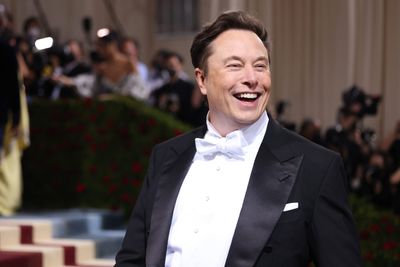 Move over Bernard Arnault, Musk is officially the richest person on Earth...again