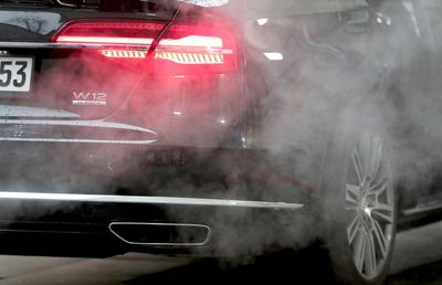 Germany threatens to hold up EU's combustion-engine car ban