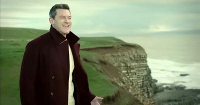 Luke Evans fans ’in tears’ as he sings in video shot on the stunning Welsh coast