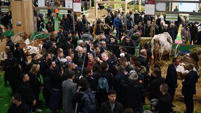 French PM placates farmers with plan for pesticide alternatives