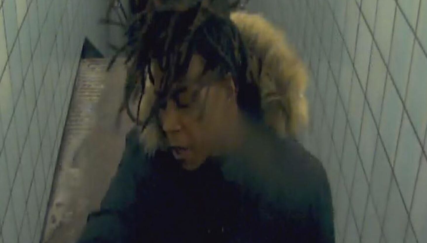 Chicago police release photo of man wanted in robbery…