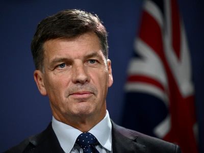 Super tax change 'attack on aspirational Aussies': Libs