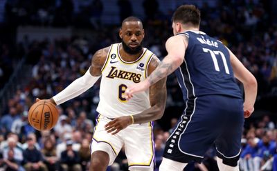 Lakers aim to find a way despite James injury