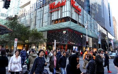 Australian economy slows as families suffer