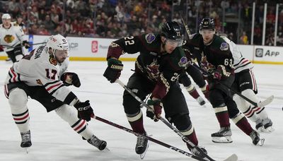 Blackhawks, shaken by trades, fall flat against Coyotes