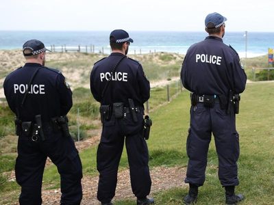 Call to exclude kids from law banning criminal contact