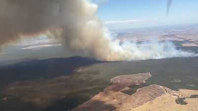 Crews continue to battle ‘very dangerous, fast-moving’ fire near Western Downs