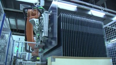 China's manufacturing sector expands at fastest clip in more than a decade