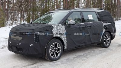 Refreshed Kia Carnival Spied With Big Styling Changes