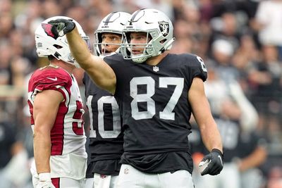 Raiders TE Foster Moreau ranked in the top 15 tight ends of 2022
