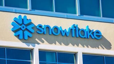 Snowflake Stock Falls On Weak Guidance Amid Cloud Computing Slowdown