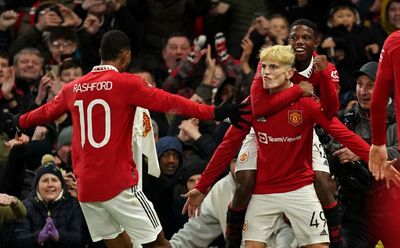 Manchester United produce late fightback to beat West Ham in the FA Cup