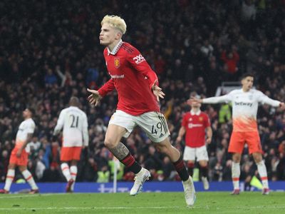 Man Utd dig deep to keep cup treble dreams alive