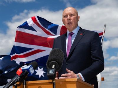 Coalition vows to back Labor submarine choice